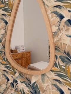 🌾Cabine SérénitéUn cocon lumineux et végétal✨
Idéale pour les soins du visage, soins minceur ou simplement se relaxer.✔️Cabine lumineuse
✔️Soins corps & minceur
✔️Ambiance douce et naturelleVotre pause douceur vous attend 💚#zenetrelax #soinvisage #minceur #fismes #momentpoursoi