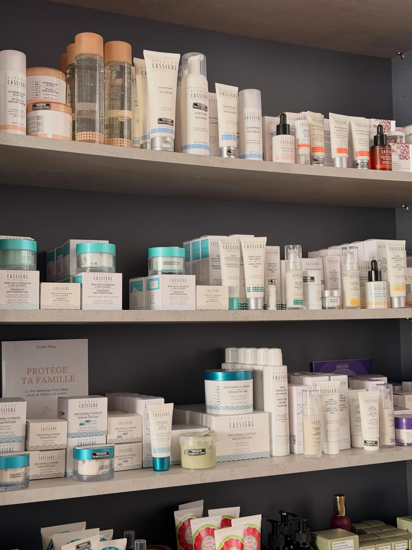 ✨ Offrez à votre peau l’excellence du soin professionnel ✨Dans notre institut, nous avons choisi la qualité et l’efficacité avec la marque Bernard Cassière, reconnue pour ses produits à base d’actifs naturels et ses textures sensorielles, chaque rituel devient un véritable moment de bien-être 🌿En institut comme à la maison, prolongez les bienfaits de vos soins grâce à une routine adaptée, directement chez vous 💆‍♀️Besoin de conseils personnalisés ? Nous sommes là pour vous guider vers les produits faits pour votre peau 💖#institutdebeaute #routinebeaute #bernardcassiere #beautenaturelle