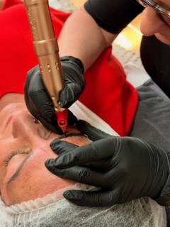 ✨Le maquillage permanent✨Le maquillage permanent, c’est bien plus qu’un gain de temps… c’est une mise en valeur naturelle qui dure 💫  
Sourcils parfaitement dessinés, regard intensifié, lèvres délicatement colorées💋chaque détail est pensé pour vous sublimer au quotidien.  Offrez-vous le luxe d’être impeccable du matin au soir, sans effort 💄  🗓️ Prenez rendez-vous sur Planity.fr dès maintenant et laissez-nous révéler votre éclat naturel  #maquillagepermanent #beautenaturelle #institutdebeaute #sourcilsparfaits #lèvrespulpeuses